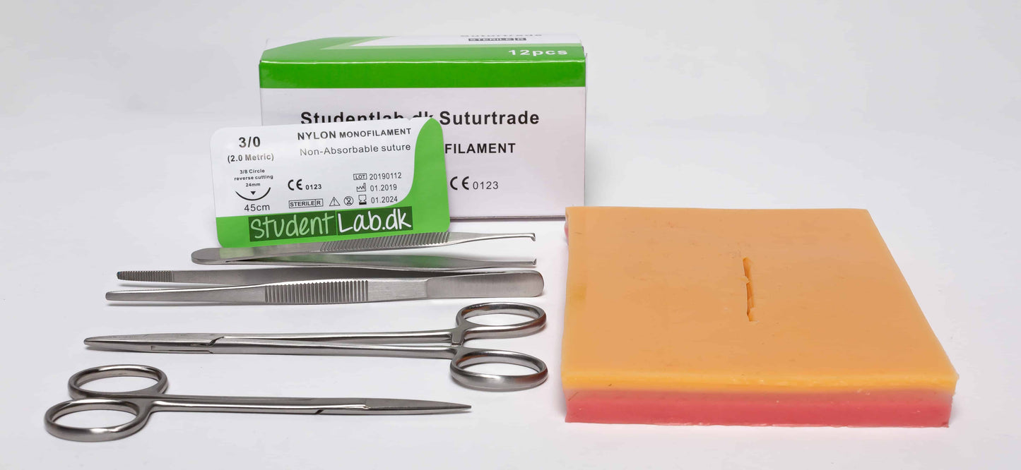 Komplet sutursæt med instrumenter tråde og måtte